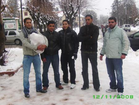 a mes amis ms kif walo mnin makayanch simo-lam